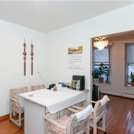 Image 6 - 1727 East 14th Street, New York, NY 11229, USA - House for sale