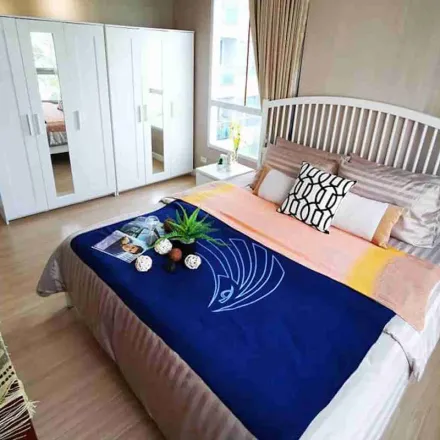 Rent this 2 bed apartment on Mayfair Place in 48, Soi Sukhumvit 64