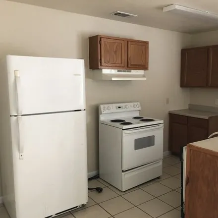 Image 3 - 7551 Windsor Oaks, San Antonio, TX 78239, USA - Apartment for rent