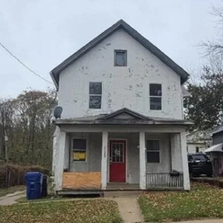 Buy this 4 bed house on 1158 Marquette Street in Davenport, IA 52804