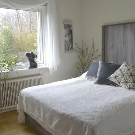 Rent this 3 bed apartment on Höjdvägen 4 in 435 35 Mölnlycke, Sweden