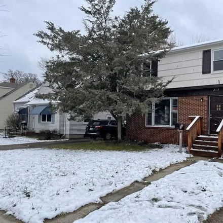 Buy this 3 bed house on 2311 Gold Avenue in Flint, MI 48503