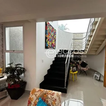 Buy this 7 bed house on Rua Bocaiuva in Morada da Colina, Uberlândia - MG