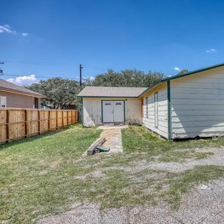 Buy this 2 bed house on 852 South Whitney Street in Aransas Pass, TX 78336