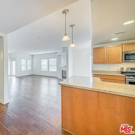 Image 7 - 929 South Saint Andrew's Place, Los Angeles, CA 90019, USA - Condo for sale