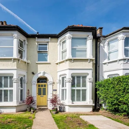 Rent this 5 bed townhouse on Wellmeadow Road in London, SE13 6SZ
