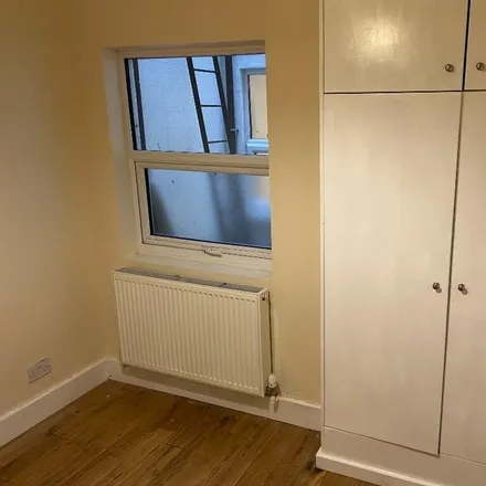 Image 6 - Beechfield Road, Catford Hill, London, SE6 4PJ, United Kingdom - Apartment for rent