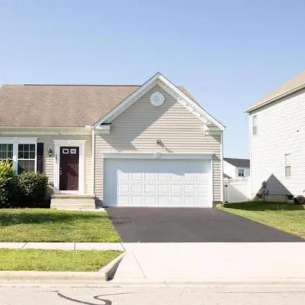 Buy this 3 bed house on 1075 Hartford Lane in London, OH 43140