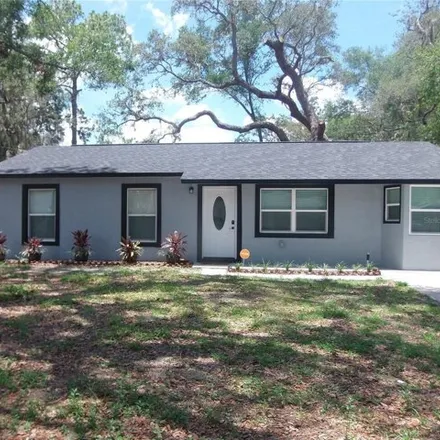 Rent this 3 bed house on 1127 East 11th Avenue in Mount Dora, FL 32757
