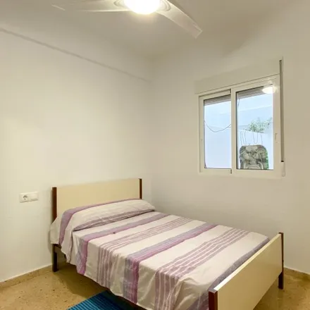 Rent this 4 bed room on Carrer de Josep Ballester in 5, 46022 Valencia