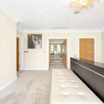 Rent this 5 bed apartment on Havanna Drive in London, NW11 9BB