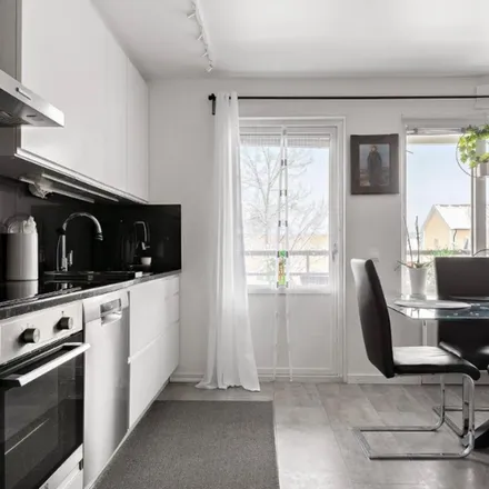 Rent this 5 bed apartment on Pilsbo in Hagtornsvägen, 193 37 Sigtuna