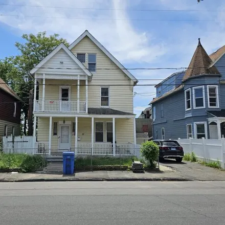 Rent this 4 bed house on 37 Johnson Street in Overlook, Waterbury