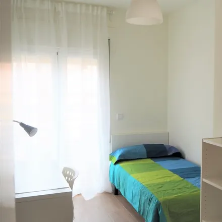 Rent this 4 bed room on Pichincha Bank in Calle de la Oca, 37