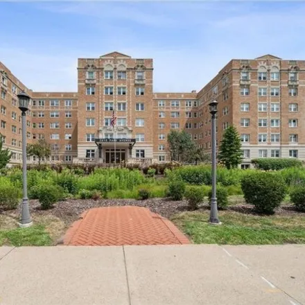 Buy this 1 bed condo on 2615 Park Avenue South in Minneapolis, MN 55407