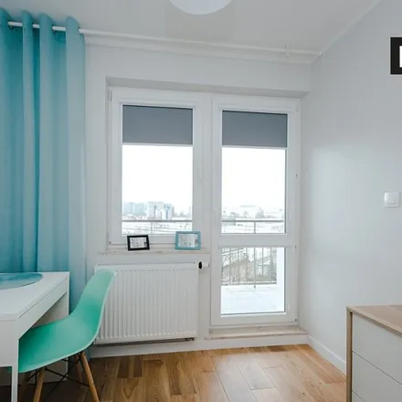 Rent this 6 bed room on Stefana Pieńkowskiego 5A in 02-668 Warsaw, Poland