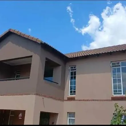 Rent this 1 bed townhouse on Benoni Central Methodist in Cranbourne Avenue, Kleinfontein Lake