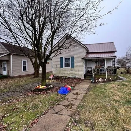 Buy this 2 bed house on 300 4th Street in Washington Court House, OH 43160