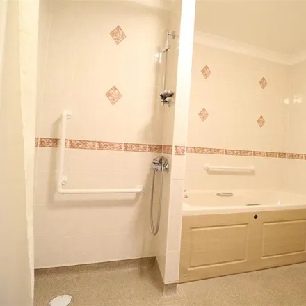 Image 7 - 42 Hadlow Road, Tonbridge, TN9 1NX, United Kingdom - Apartment for rent