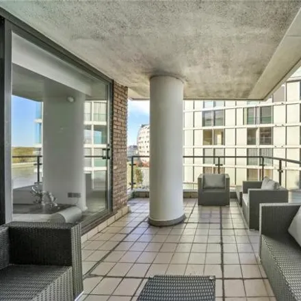 Image 5 - Waterside Point, 2 Anhalt Road, London, SW11 4PA, United Kingdom - Apartment for sale