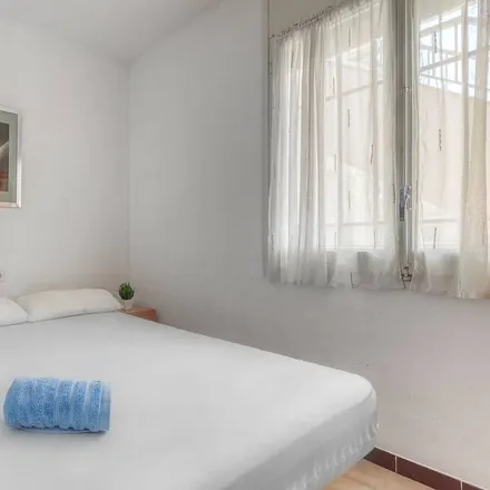 Rent this 1 bed apartment on Roses in Calle de las Rosas, 46940 Manises