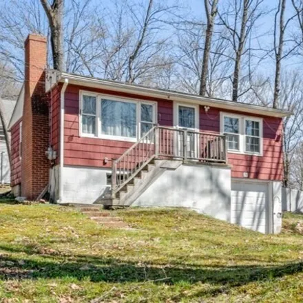 Buy this 1 bed house on 28 Westford Drive in Lake Chaffee, Northeastern Connecticut Planning Region