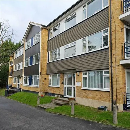 Buy this 2 bed apartment on Elgin Crescent in Tandridge, CR3 6ND