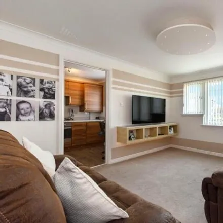 Image 5 - Simpson Square, Perth, United Kingdom - Apartment for sale