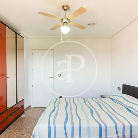 Rent this 3 bed apartment on Carrer del Camp de Túria in 46015 Valencia, Spain