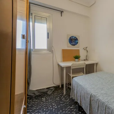 Rent this 4 bed room on Carrer de Clarachet in 4, 46015 Valencia