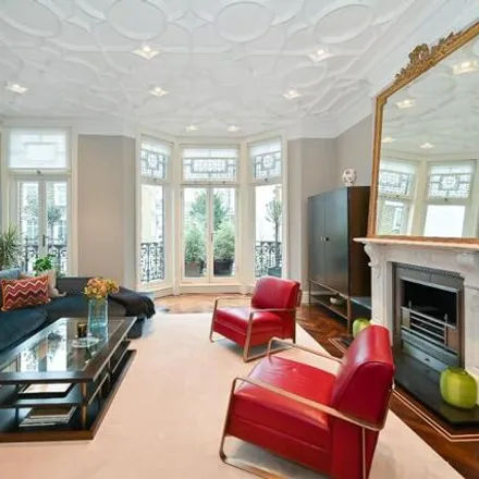 Buy this 3 bed house on 63 Glebe Place in London, SW3 5JB