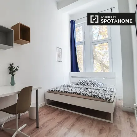 Rent this 5 bed room on Scala in Martin-Luther-Straße, 10777 Berlin