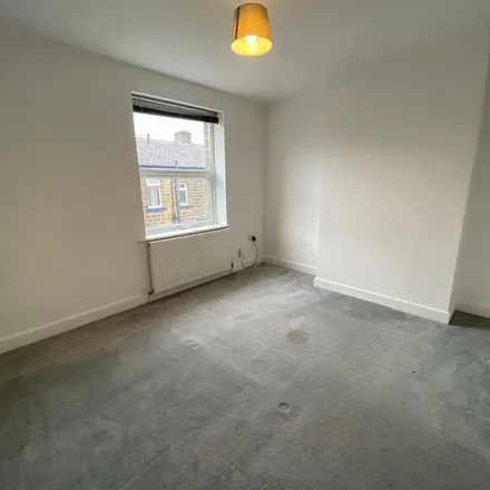 Rent this 1 bed townhouse on unnamed road in Lindley, HD1 4QE