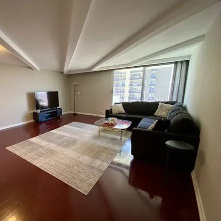 Image 6 - Malibu East, 6033 North Sheridan Road, Chicago, IL 60660, USA - Condo for rent