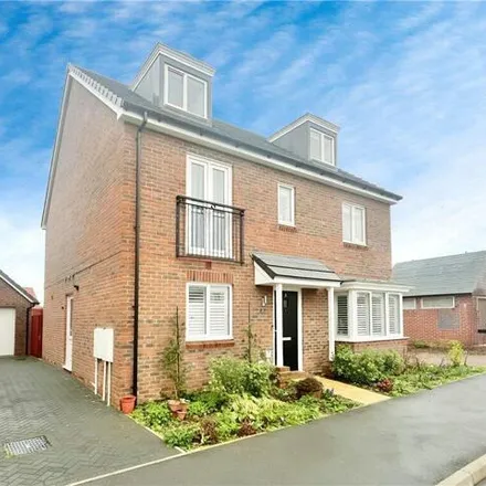 Buy this 5 bed house on Donnington Grove in Binfield, RG42 4JS