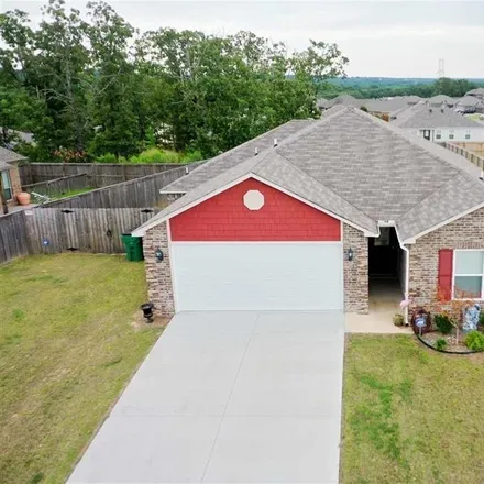 Buy this 3 bed house on 924 Pinehust Loop in Cabot, AR 72023