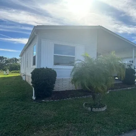 Buy this studio apartment on 2230 Swan Place in Lake Wales, FL 33859