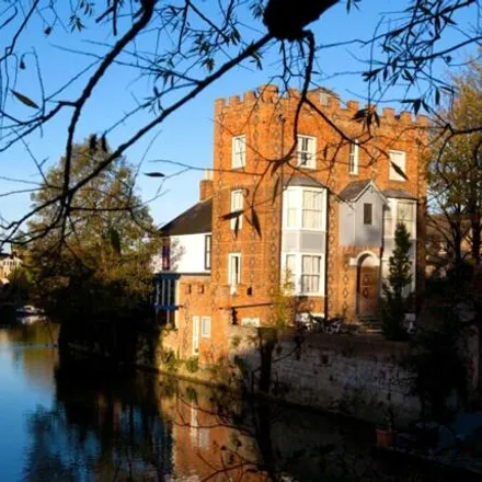 Image 1 - Swan Cottage, 3 Folly Bridge, Oxford, OX1 4LB, United Kingdom - Room for rent