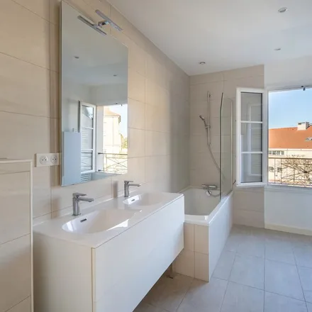 Rent this 7 bed apartment on 9 Avenue du Centre in 92500 Rueil-Malmaison, France