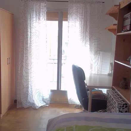 Rent this 3 bed room on Calle Hermenegildo Bielsa in 3, 28026 Madrid