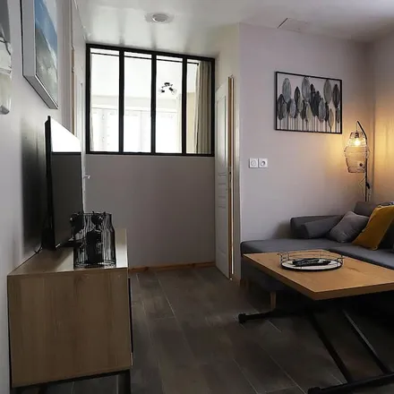 Rent this 2 bed apartment on 02100 Saint-Quentin