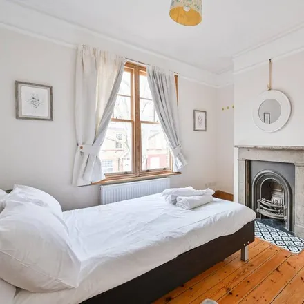 Rent this 2 bed house on Morley Avenue in London, N22 6JX