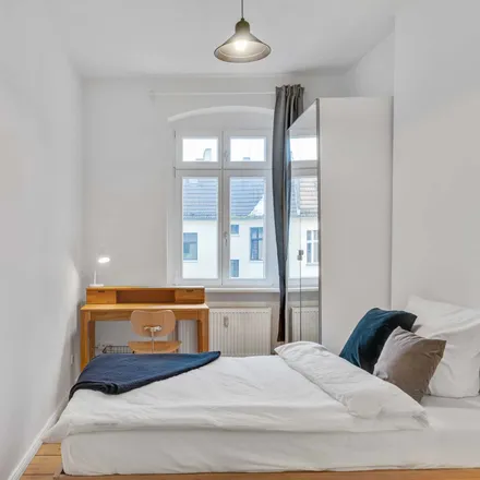 Rent this 4 bed room on Jane-Addams-Schule - Oberstufenzentrum Sozialwesen in Straßmannstraße, 10249 Berlin