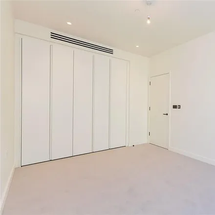 Image 4 - White City House, 2 Wood Crescent, London, W12 7FR, United Kingdom - Apartment for rent