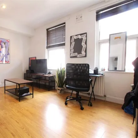 Image 2 - 40 Settles Street, St. George in the East, London, E1 1JN, United Kingdom - Apartment for rent