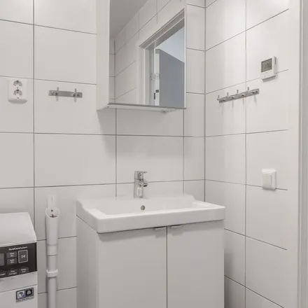 Rent this 1 bed apartment on Kärrdalsskolan in Lomvägen, 192 57 Sollentuna kommun