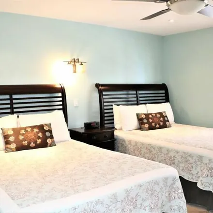 Rent this 1 bed condo on Siesta Key in FL, 34242