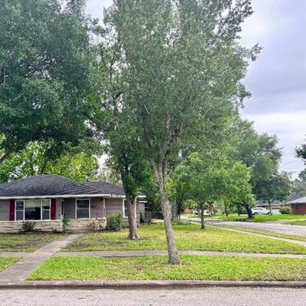 Rent this 3 bed house on 5615 Whitehaven St in Bellaire, Texas