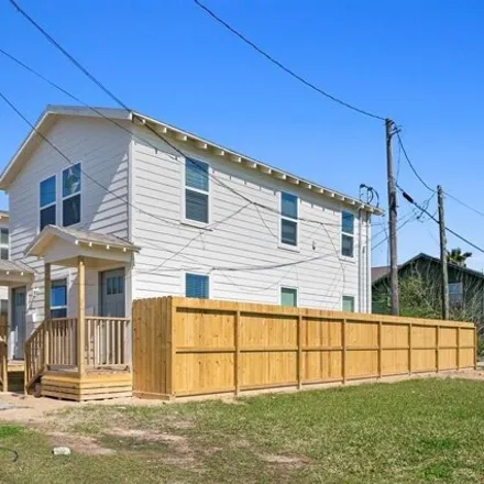 Image 2 - 714 38th Street, Galveston, TX 77550, USA - House for rent