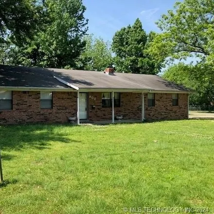 Rent this 3 bed house on 916 East Seminole Avenue in McAlester, OK 74501